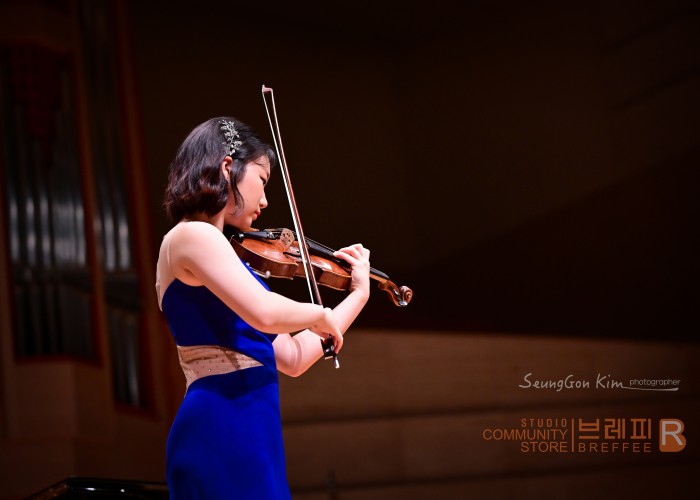 바이올린 연주자 습도계 액자 모델