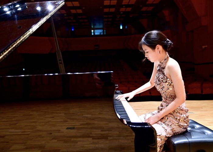 피아노 수상자 연주 무대촬영